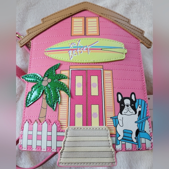 ✨️HP✨️Betsey Johnson | NWT Cute Pink Beach Dog House Shaped Crossbody Bag - Picture 7 of 12
